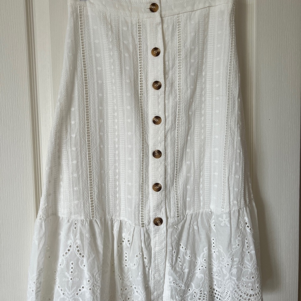 Essue White Midi A-Line Skirt